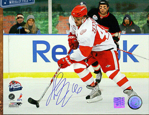 Henrik Zetterberg SIGNED Detroit Red Wings Winter Classic 8 x 10 Photo - 70311