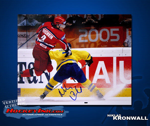 Nicklas Kronwall SIGNED Team Sweden 8X10 Photo -70324