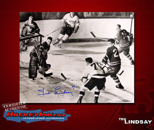 TED LINDSAY Signed Detroit Red Wings 8 X 10 -70012