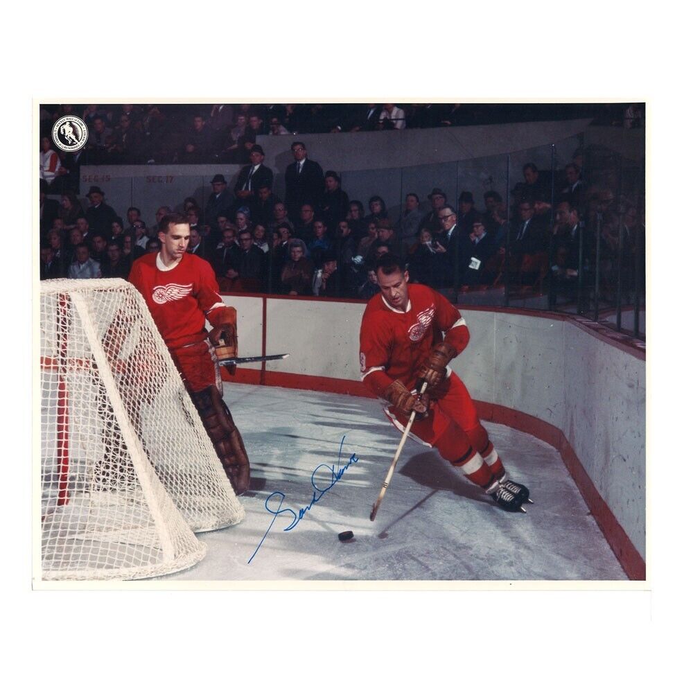 Gordie Howe Signed Detroit Red Wings 8 x 10 Photo - 70678