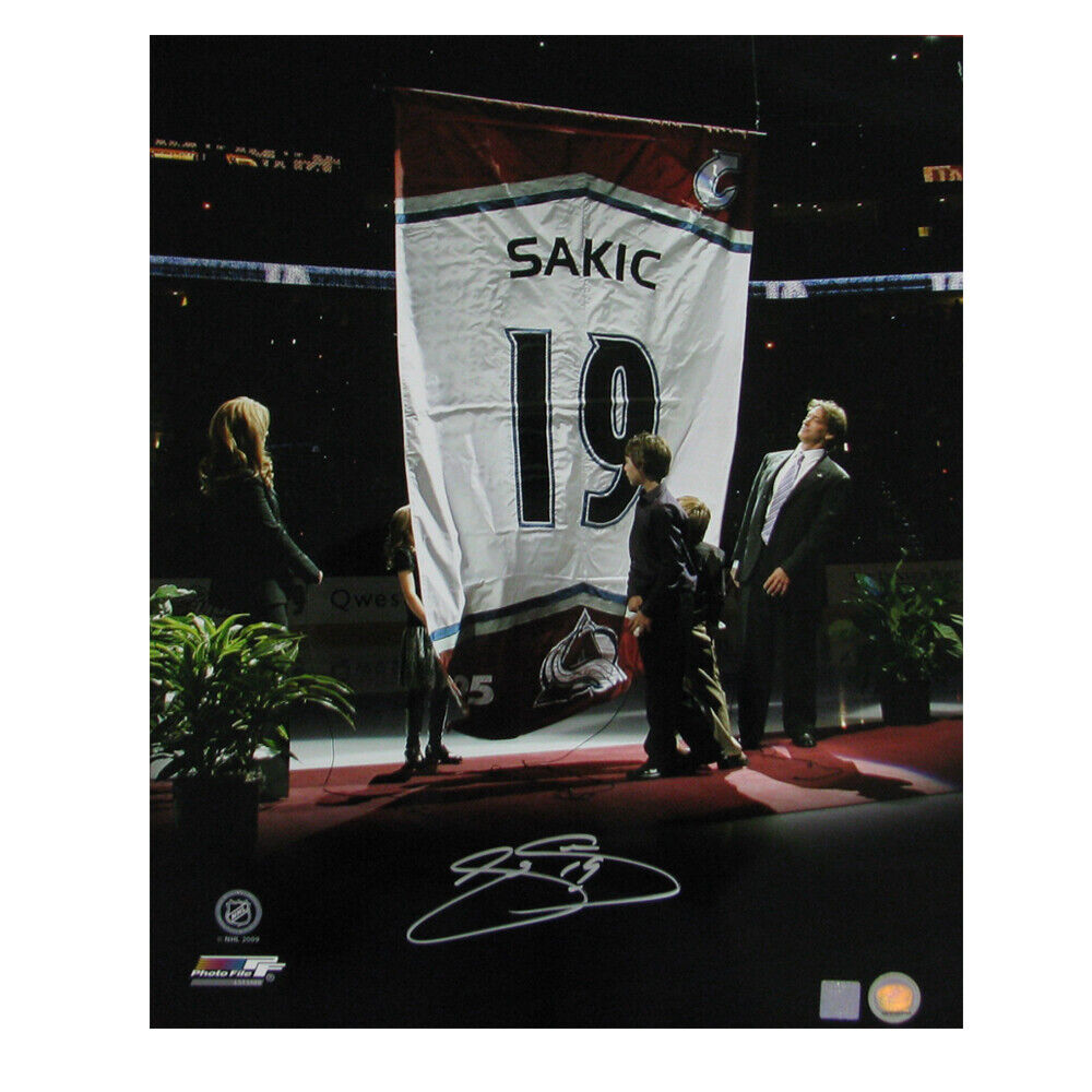 JOE SAKIC Signed Colorado Avalanche Jersey Retirement 16 X 20 Photo - 79041