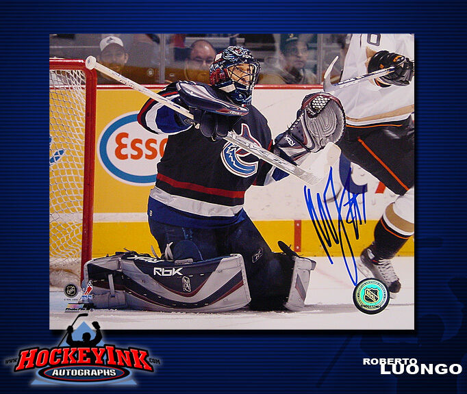 Roberto Luongo SIGNED Canucks 8X10 Photo -70378