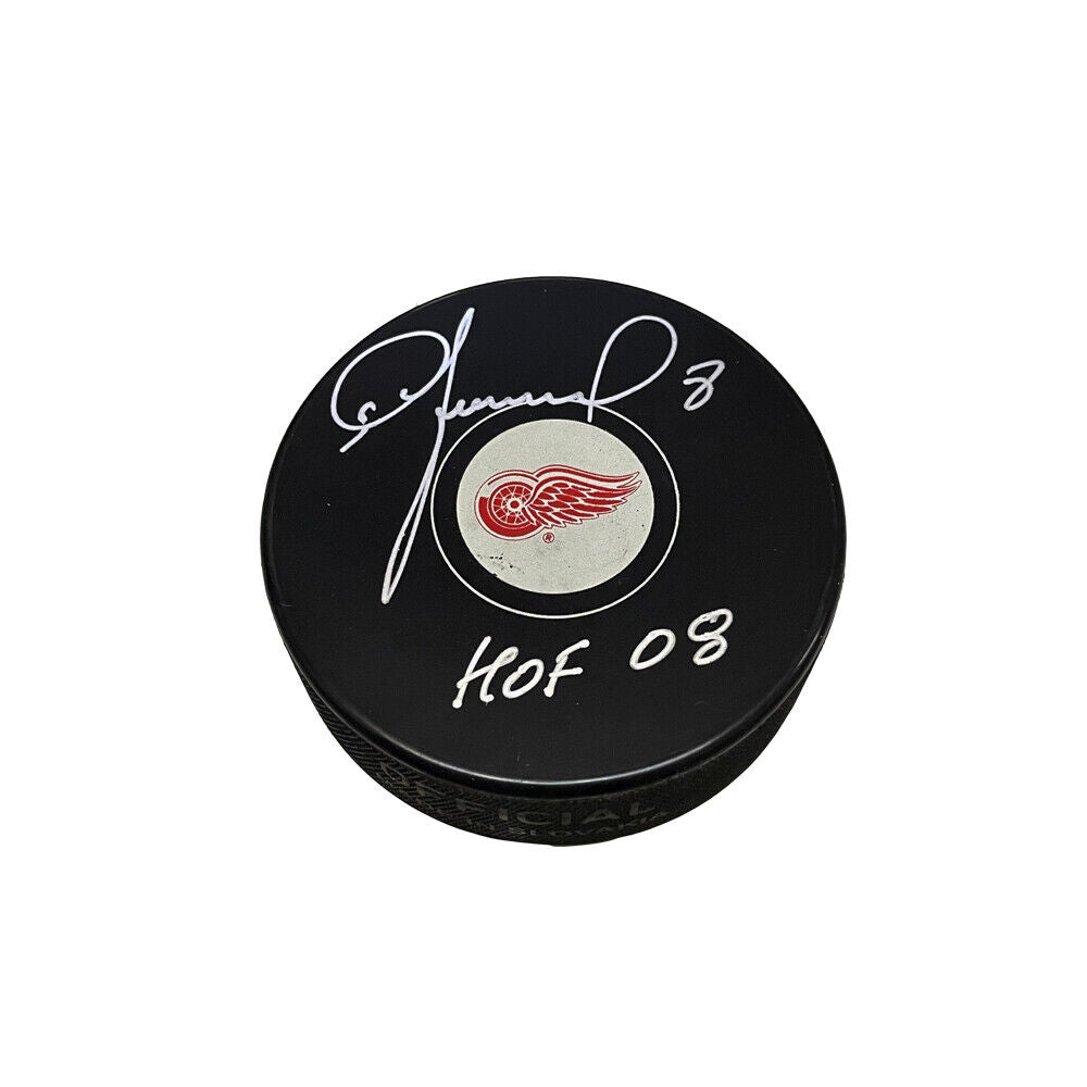 IGOR LARIONOV Signed Detroit Red Wings Puck - HOF 08