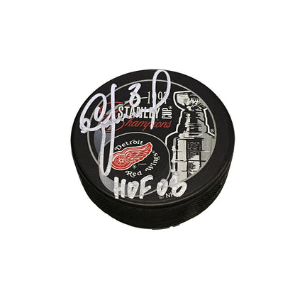 IGOR LARIONOV Signed Detroit Red Wings 1997 Stanley Cup Champions Puck - HOF 08