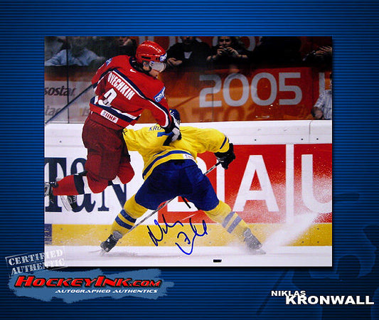 Nicklas Kronwall SIGNED Team Sweden 8X10 Photo -70324