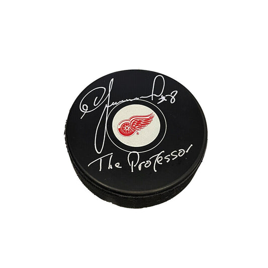 IGOR LARIONOV Signed Detroit Red Wings Puck - The Professor