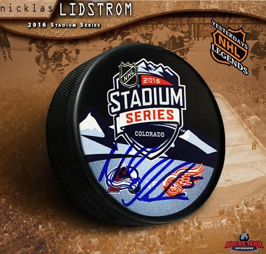 NICKLAS LIDSTROM Signed 2016 NHL Stadium Series Puck - Detroit Red Wings