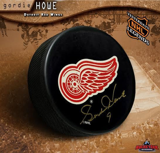 GORDIE HOWE Signed Detroit Red Wings Puck