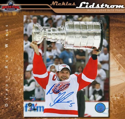 NICKLAS LIDSTROM Signed Detroit Red Wings 8x10 Photo w/ Cup - 70077