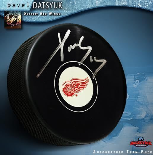 PAVEL DATSYUK Signed Detroit Red Wings Puck - Medium Silver