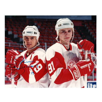 STEVE YZERMAN Signed Detroit Red Wings 8x10 Photo – 70684