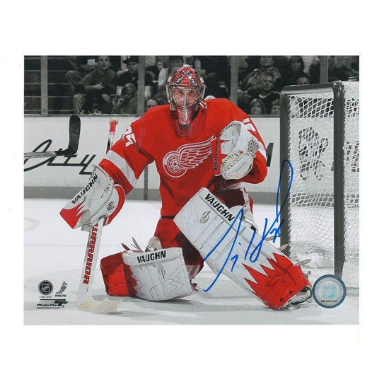 JIMMY HOWARD Autographed Detroit Red Wings 8 x 10 Photo - 70373