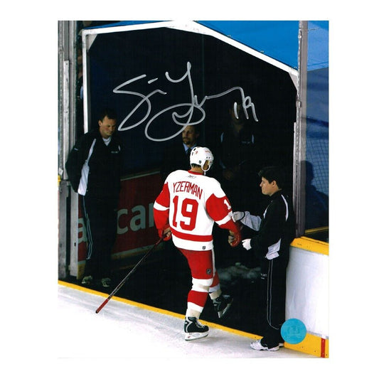 STEVE YZERMAN Signed Detroit Red Wings 8x10 Photo – 70689