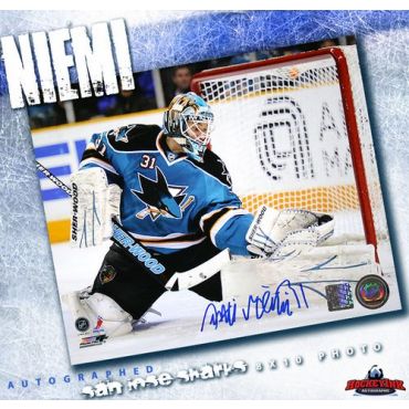 Antti Niemi San Jose Sharks Autographed 8 x 10 Photo
