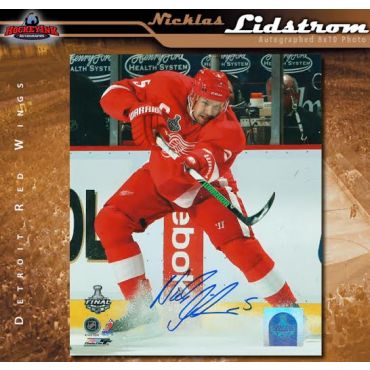 Nicklas Lidstrom Autographed Detroit Red Wings 8 x 10 Photo