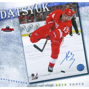 Pavel Datsyuk Detroit Red Wings Autographed 8 x 10 Photo