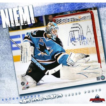 Antti Niemi San Jose Sharks Autographed 16 x 20 Photo